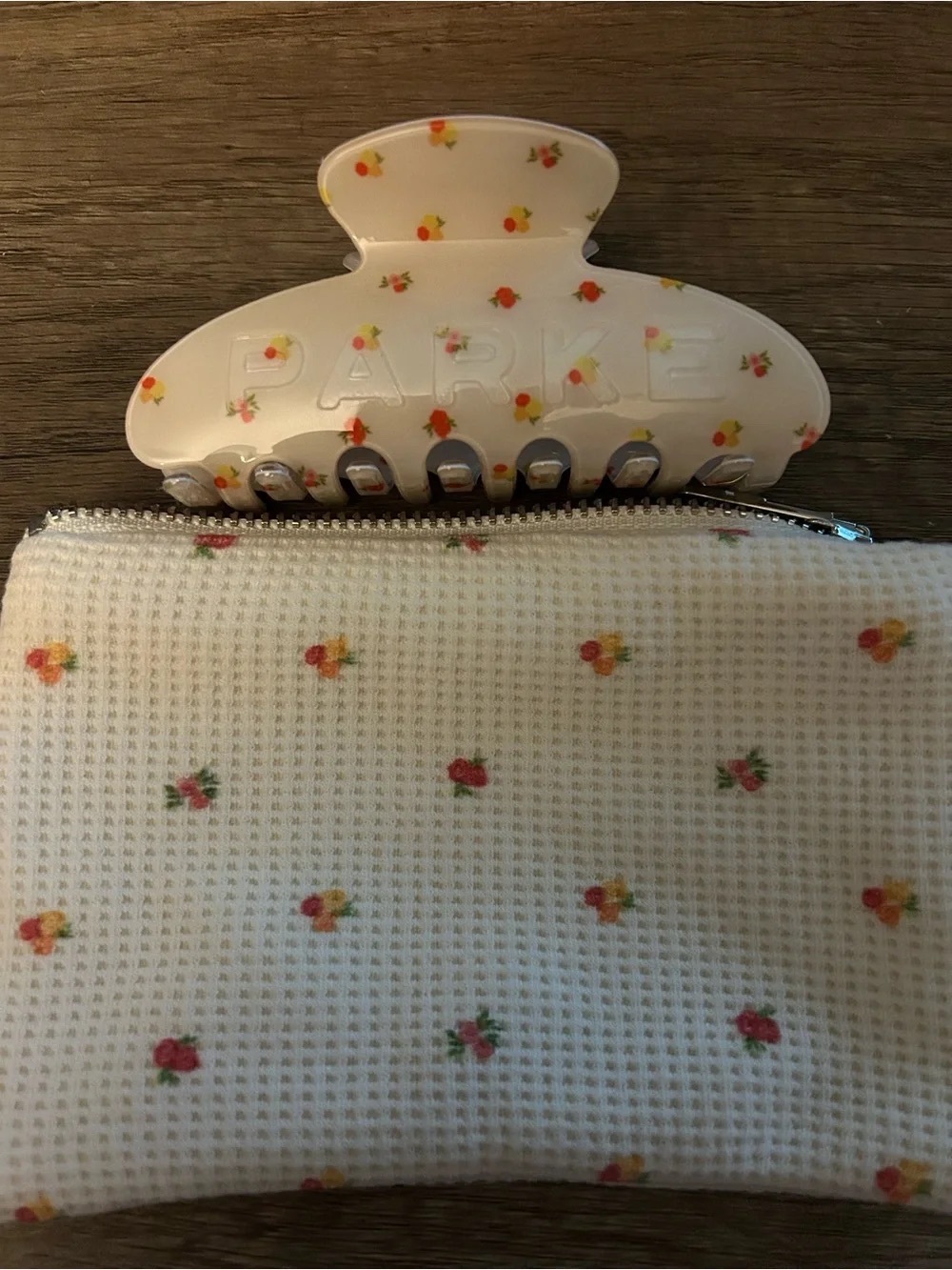 Parke Claw Clip in Sunset Floral with Pouch